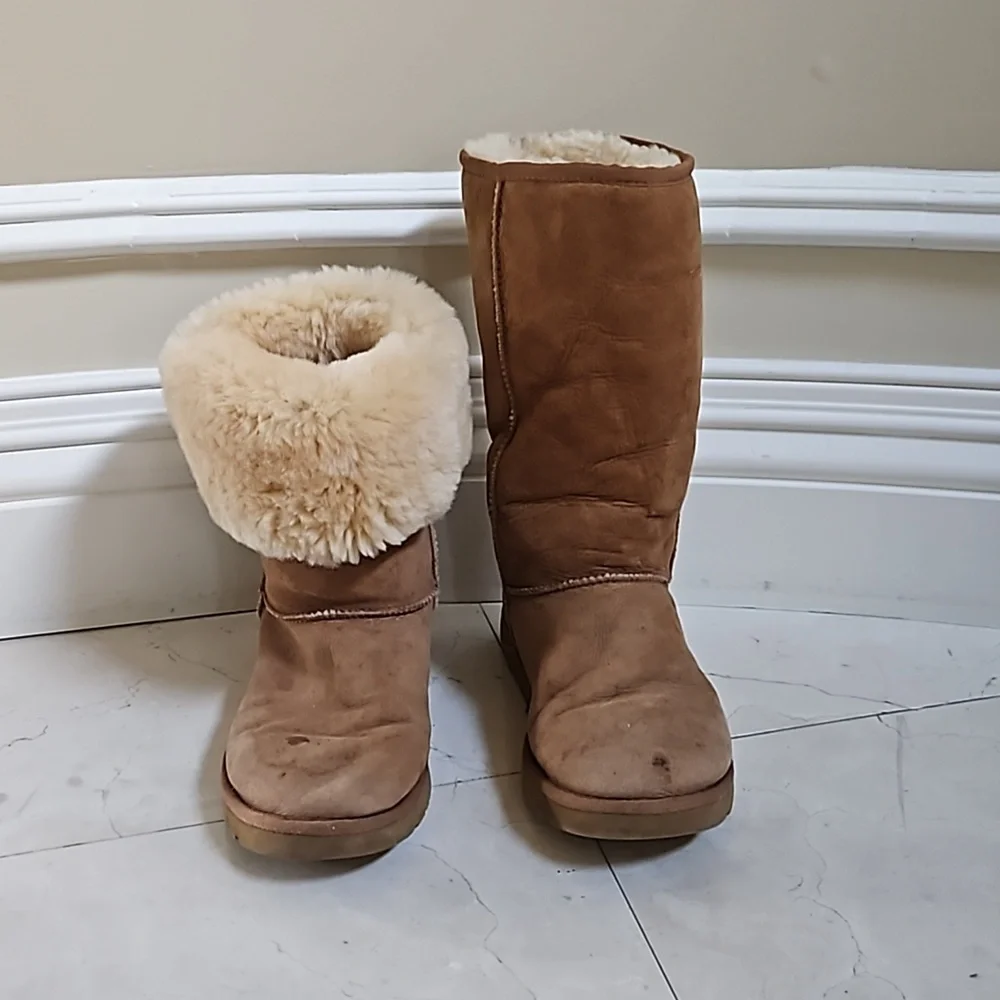UGG AUSTRALIA SHEEPSKIN CLASSIC  TALL BOOTS CHESTNUT SIZE 7 $200 - Picture 3 of 7
